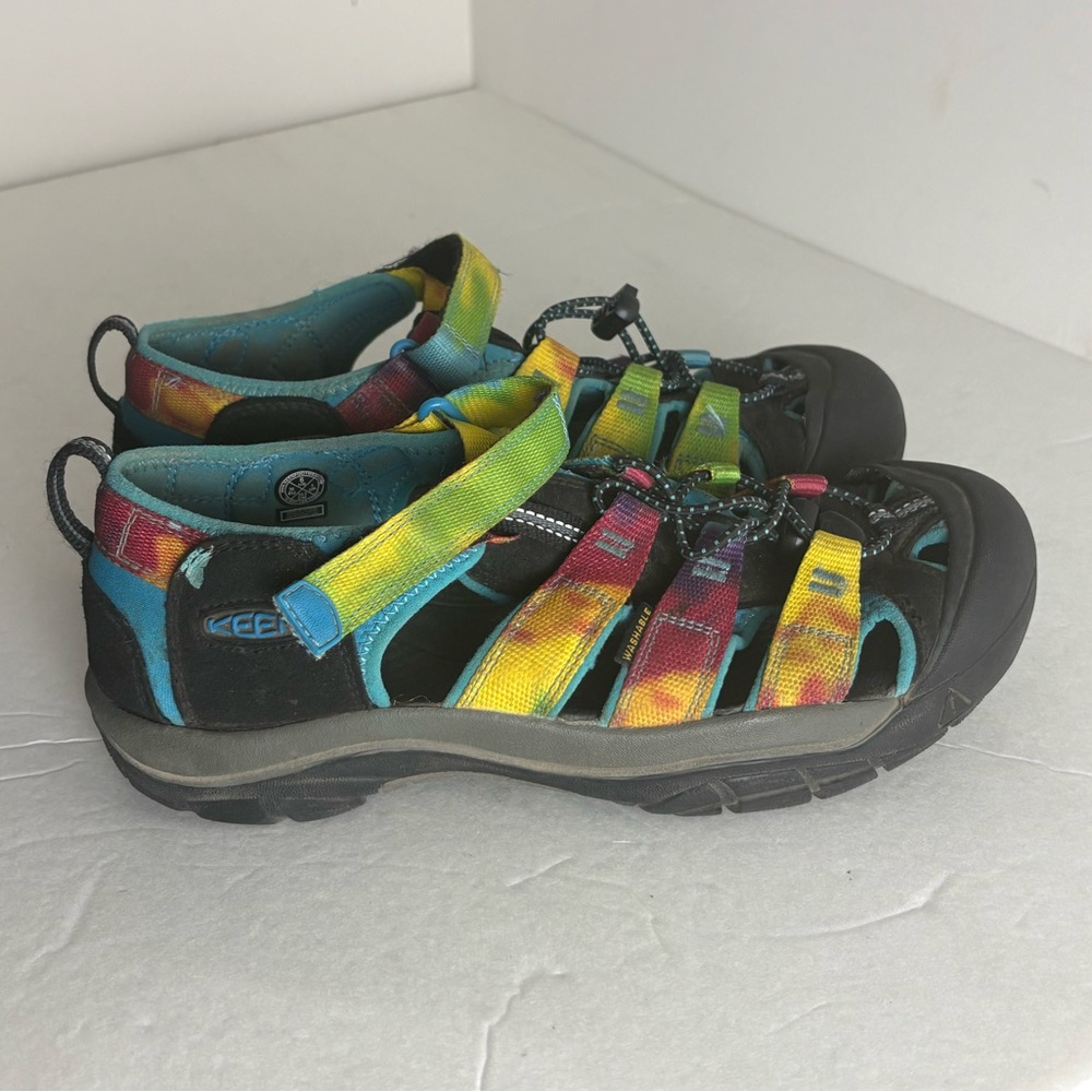 Keen Newport h2 rainbow Outdoor Sandals  big kids size 6
